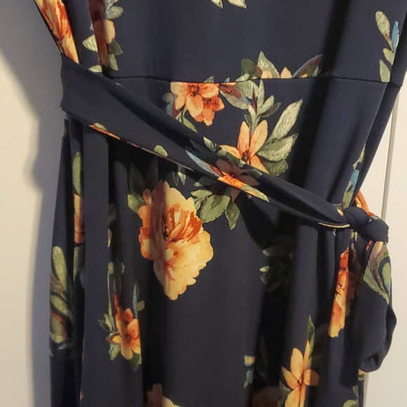 Dress - Picture 6 of 6